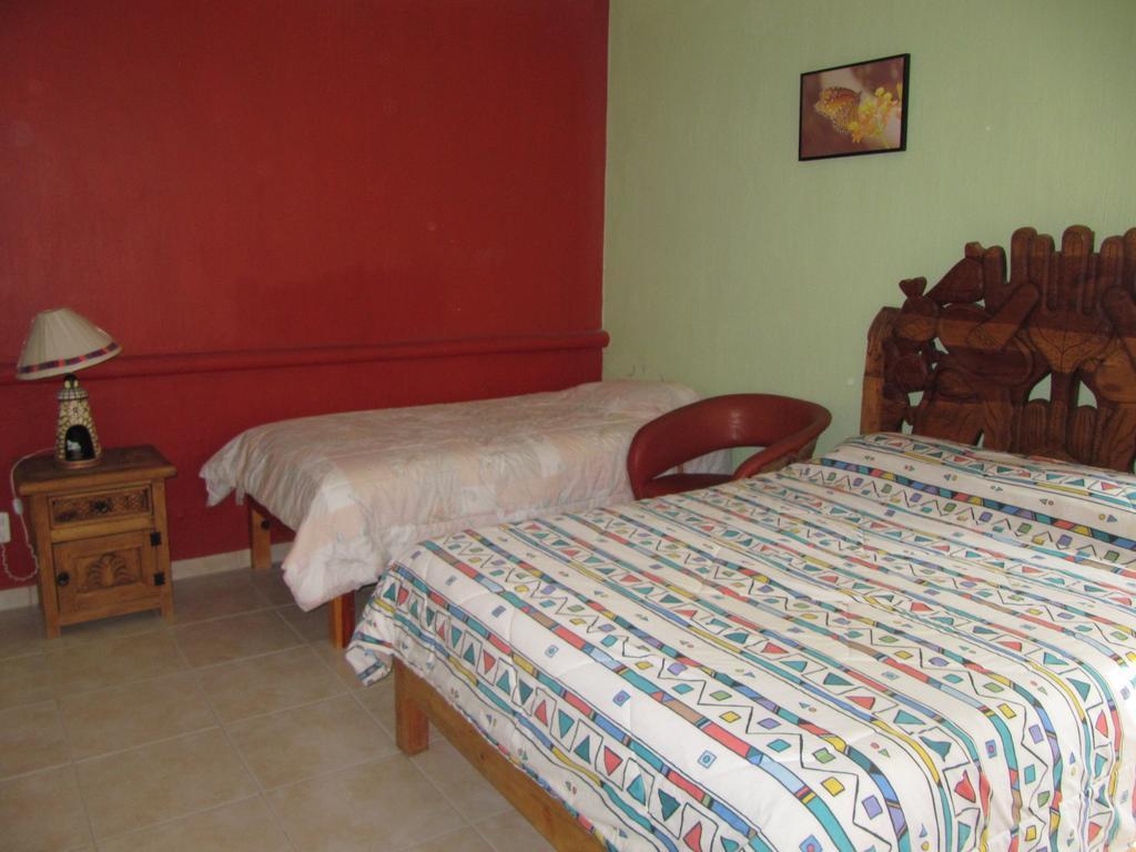La Puerta Violeta Guesthouse & Spa San Juan Cosala Ruang foto