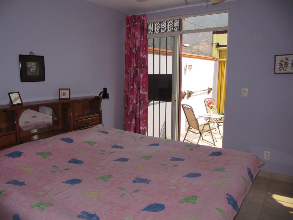La Puerta Violeta Guesthouse & Spa San Juan Cosala Ruang foto