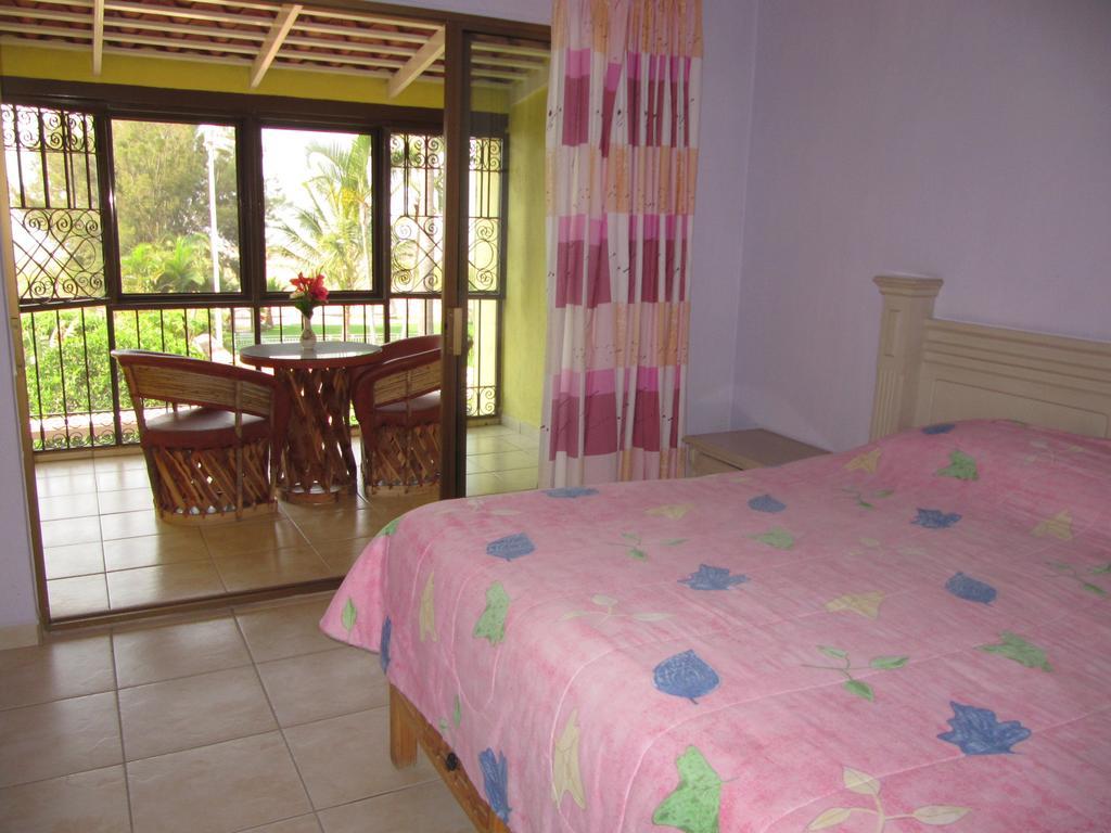 La Puerta Violeta Guesthouse & Spa San Juan Cosala Ruang foto