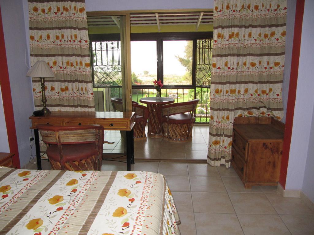 La Puerta Violeta Guesthouse & Spa San Juan Cosala Ruang foto