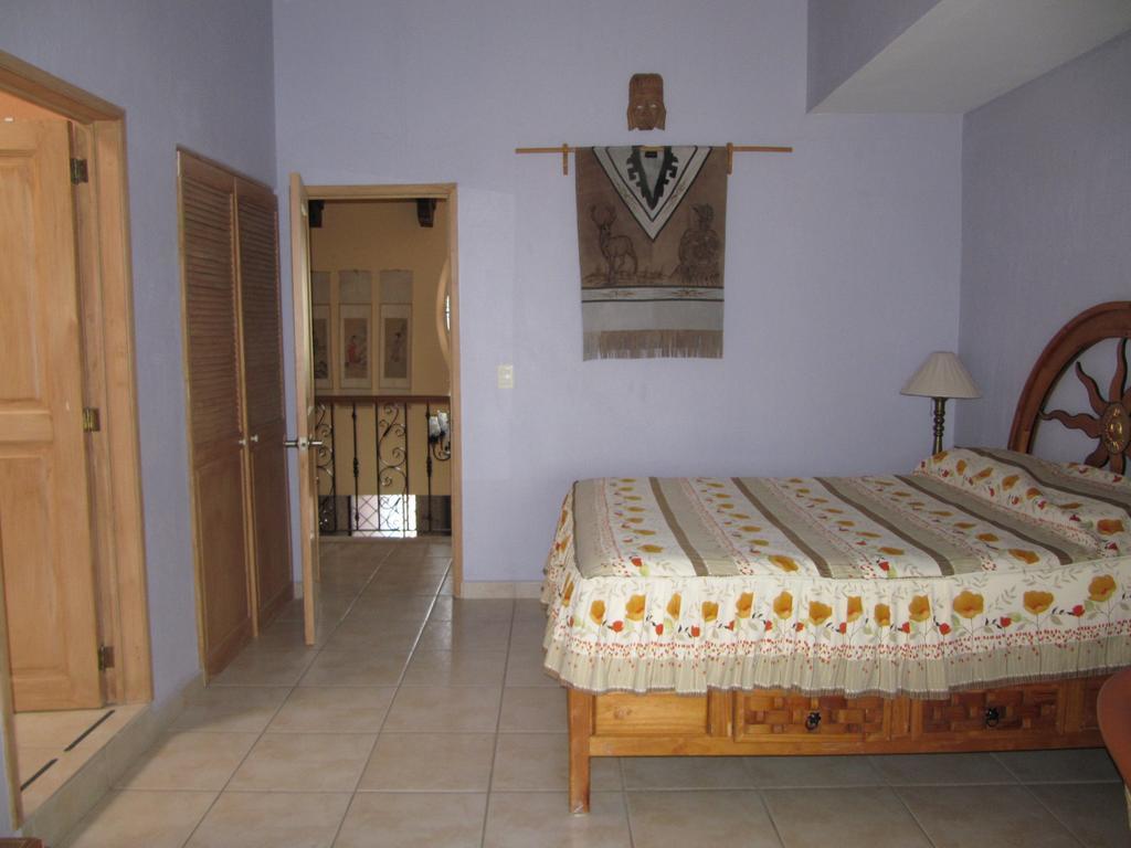 La Puerta Violeta Guesthouse & Spa San Juan Cosala Ruang foto
