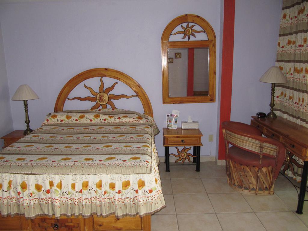 La Puerta Violeta Guesthouse & Spa San Juan Cosala Ruang foto
