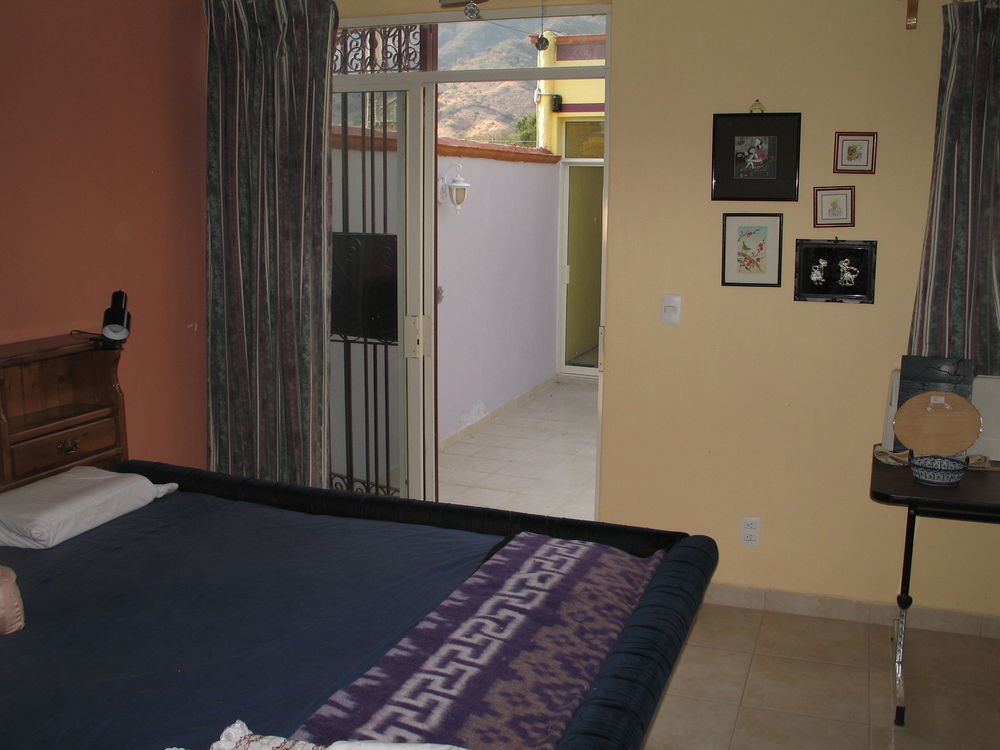 La Puerta Violeta Guesthouse & Spa San Juan Cosala Bagian luar foto